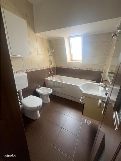 Apartament cu 4 camere decomandat în Dobroești