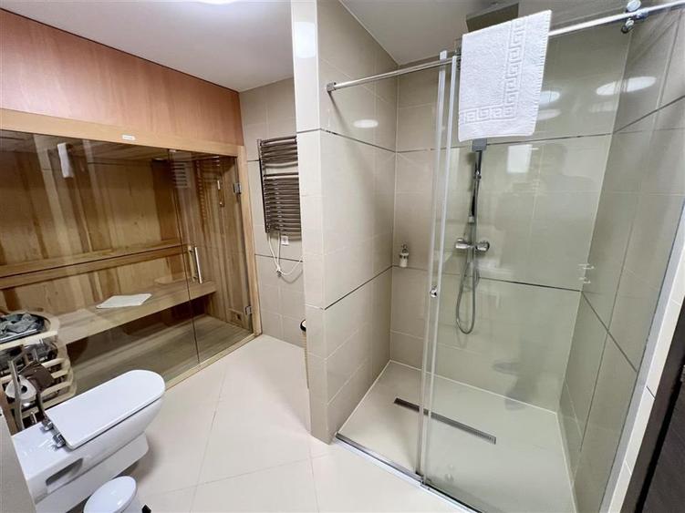 Apartament cu 6 camere decomandat, mobilat în Poiana Brașov