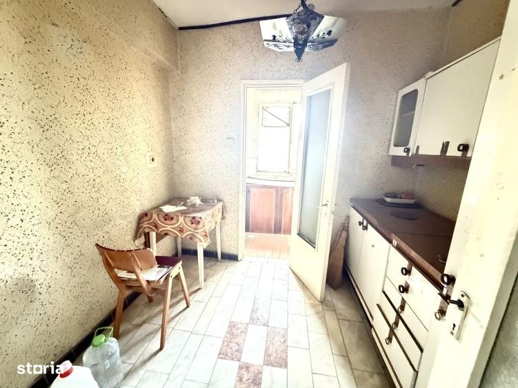 Apartament cu 3 camere decomandat în Mioriței