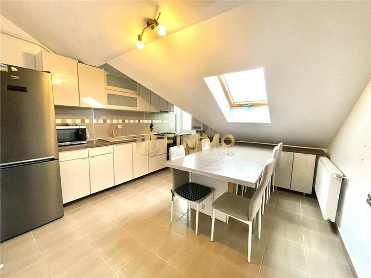 Apartament cu 3 camere decomandat, mobilat în Est