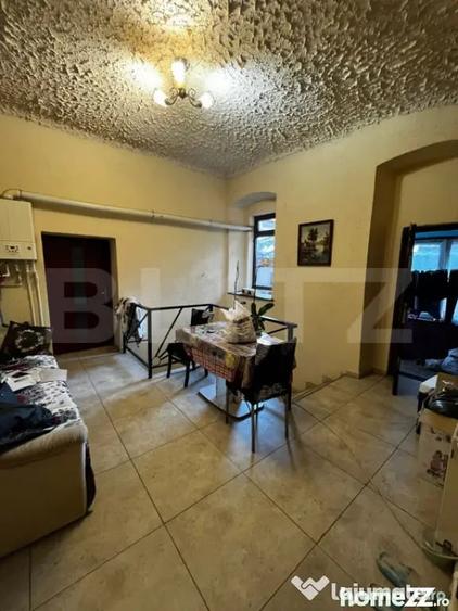 Apartament cu 4 camere semidecomandat în Central