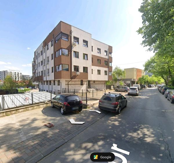 Apartament cu 3 camere decomandat în Exterior Vest