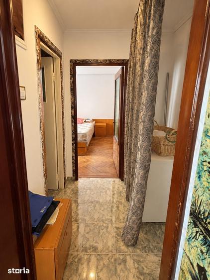Apartament cu 3 camere semidecomandat în Hipodrom