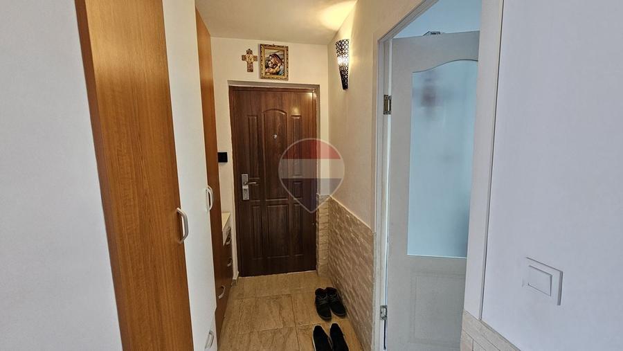Apartament cu 3 camere semidecomandat, mobilat în Burdujeni