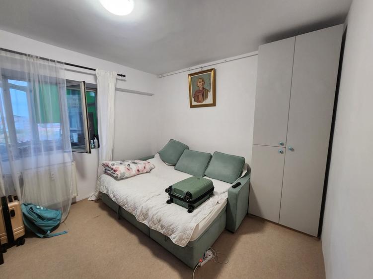 Apartament cu 3 camere semidecomandat în Titulescu