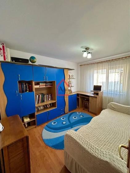 Apartament cu 4 camere decomandat în Colonești