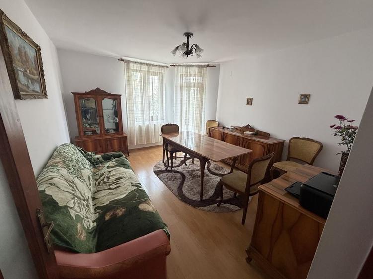 Apartament cu 2 camere decomandat în Între Lacuri
