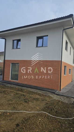 Duplex cu 4 camere cu Canalizare în Chinteni