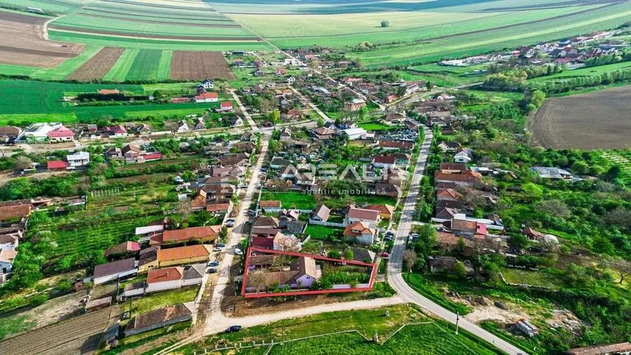 Casă cu 5 camere cu Teren 1370 Mp în Bodrogu Nou