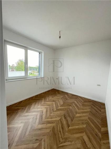 Duplex cu 5 camere cu Canalizare în Dumbrăvița