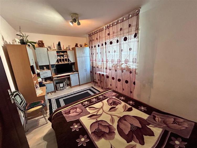 Apartament cu 2 camere semidecomandat în Moroasa 1