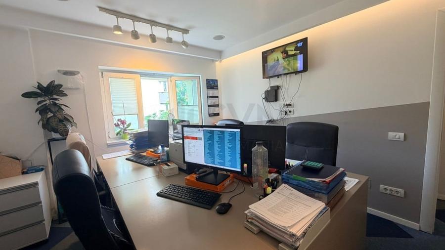 Apartament cu 3 camere decomandat în Băneasa