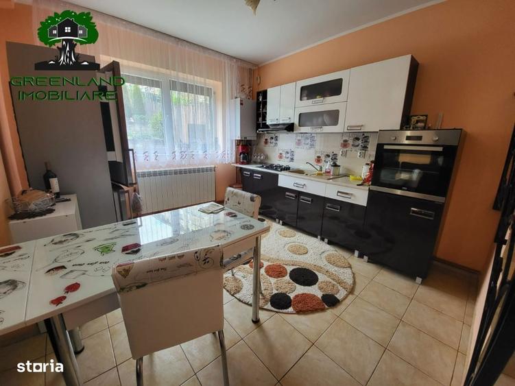 Casă cu 4 camere în Tătărași