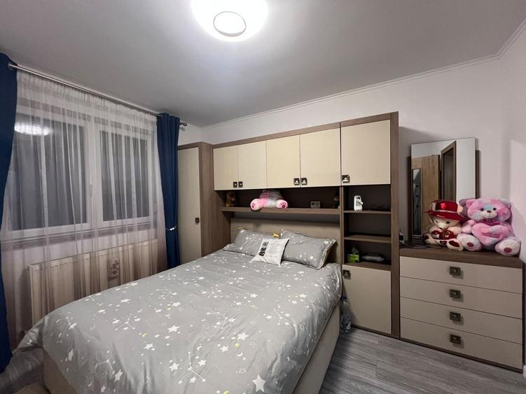 Apartament cu 3 camere decomandat, mobilat în Exterior Nord