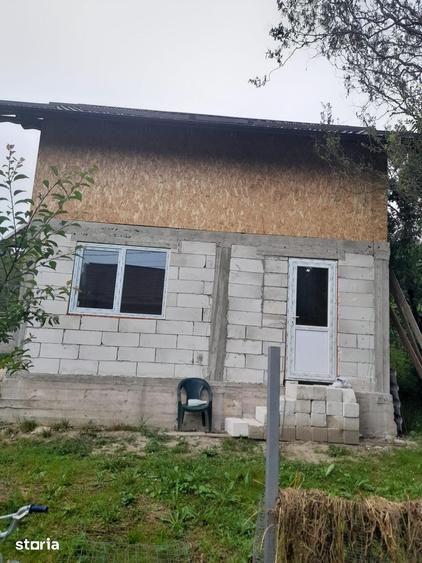 Casă cu 3 camere cu Teren 400 Mp în Moroeni