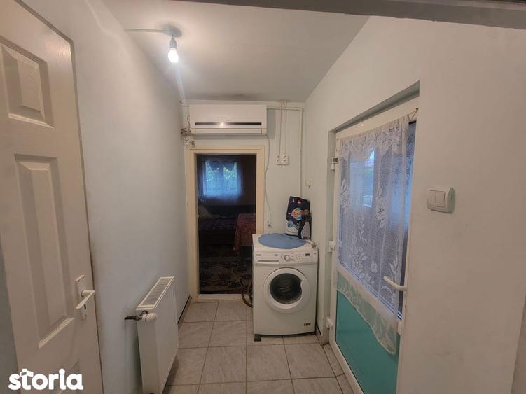 Casă cu 3 camere semidecomandat cu Teren 3197 Mp în Dumbrava