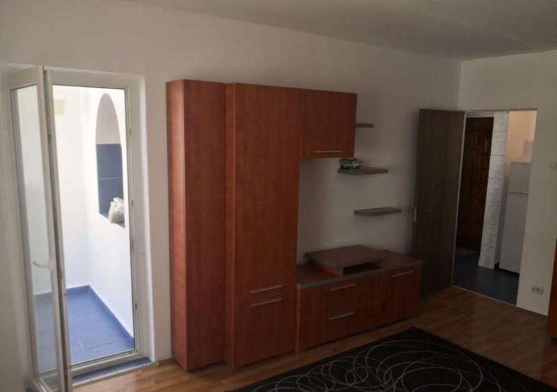 Garsonieră decomandată în Central