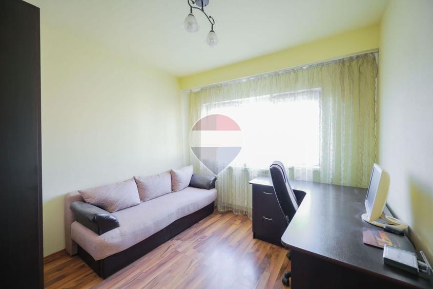 Apartament cu 3 camere decomandat în Rogerius