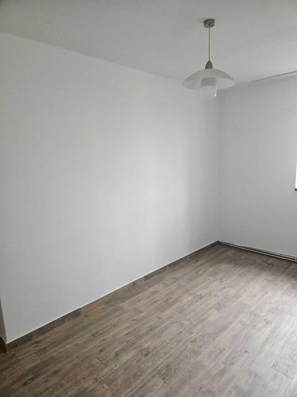 Apartament cu 3 camere decomandat în Exterior Vest