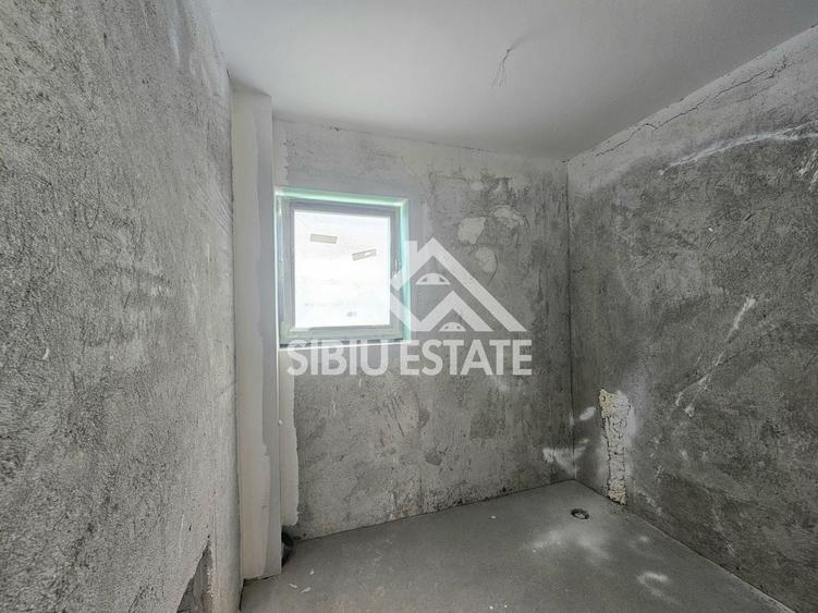 Duplex cu 4 camere cu Canalizare în Exterior Nord