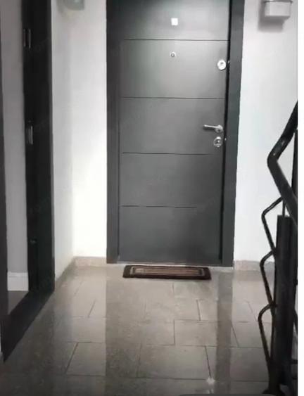 Apartament cu 3 camere semidecomandat în Aradului