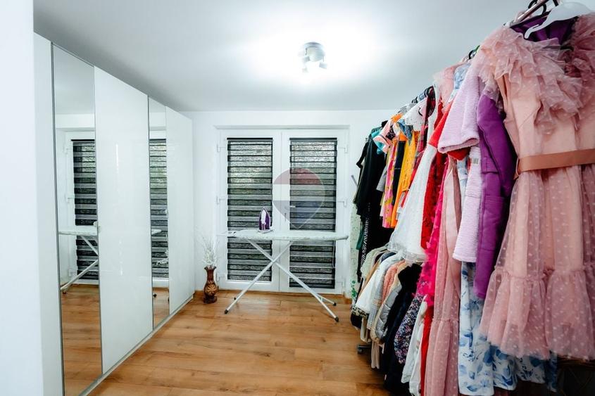 Casă individuală cu 5 camere cu Teren 1800 Mp în Udeni-Zăvoi