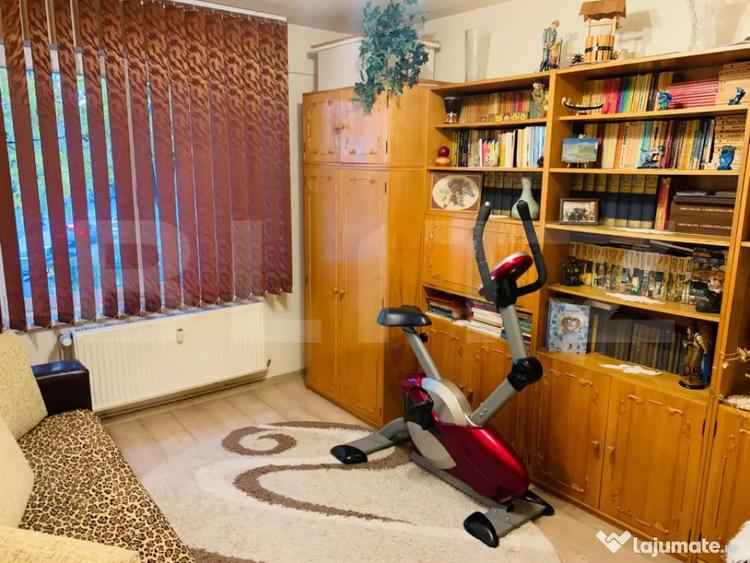 Apartament cu 3 camere decomandat, mobilat în Central