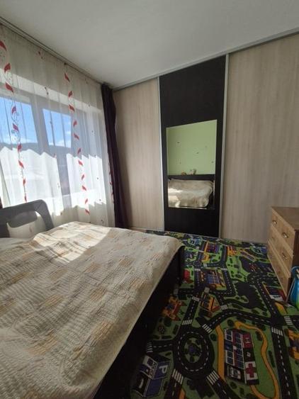 Apartament cu 3 camere semidecomandat în Florești