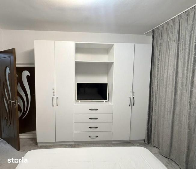Apartament cu 3 camere semidecomandat în Central