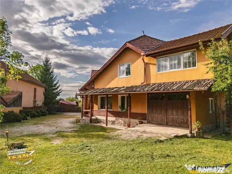 Casă cu 5 camere cu Teren 1336 Mp în Central