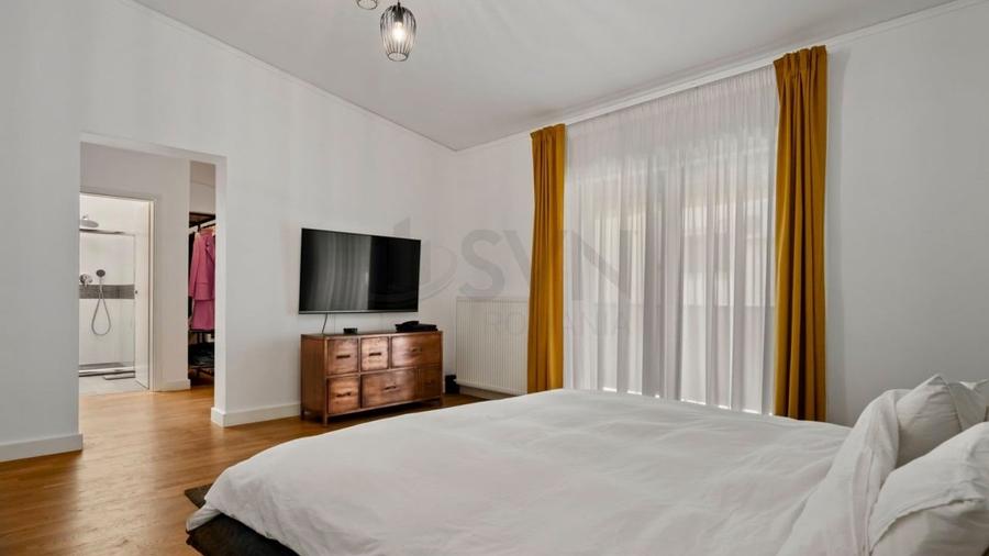 Casă individuală cu 5 camere cu Teren 300 Mp în Pipera