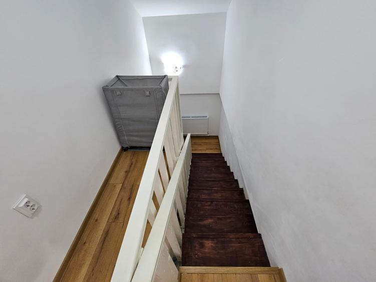 Casă cu 8 camere cu Teren 2200 Mp în Crevedia