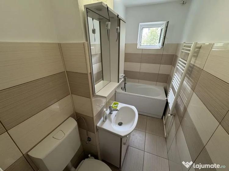 Apartament cu 3 camere semidecomandat, mobilat în Tomis Nord