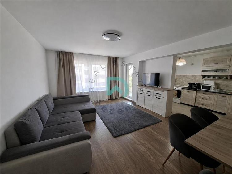 Apartament cu 2 camere decomandat în Tractorul