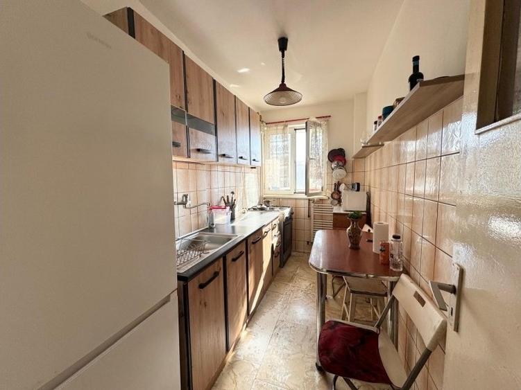 Apartament cu 3 camere în Victoriei