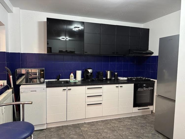 Apartament cu 3 camere semidecomandat, mobilat în Ștefan cel Mare