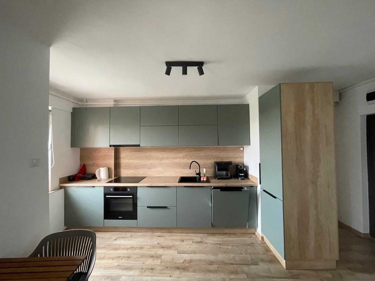 Apartament cu 3 camere decomandat în Tudor