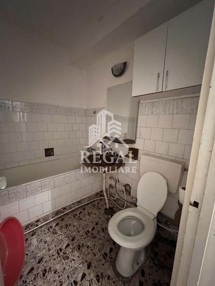 Apartament cu 3 camere decomandat, mobilat în Central