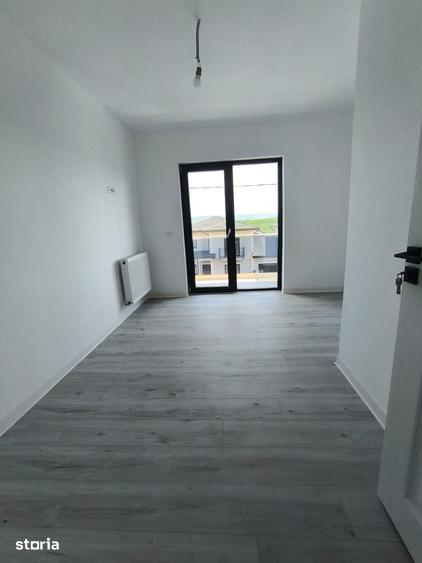 Casă cu 4 camere cu Teren 325 Mp în Valea Adâncă
