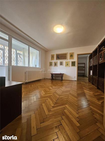 Apartament cu 3 camere decomandat în Tei