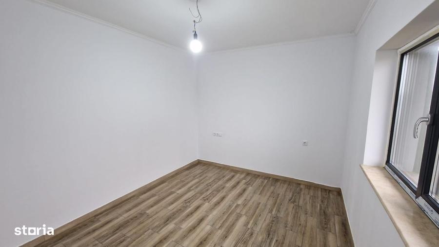 Casă cu 3 camere decomandat cu Canalizare în Agigea