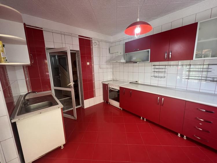 Casă individuală cu 6 camere cu Canalizare în Ariceștii Rahtivani