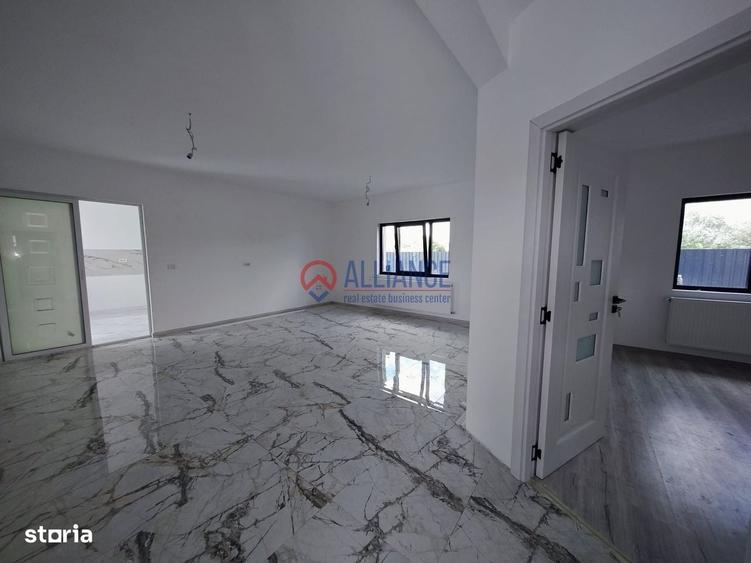 Casă cu 3 camere decomandat în Valu lui Traian
