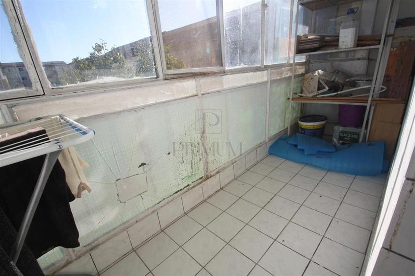 Apartament cu 3 camere decomandat, mobilat în Girocului