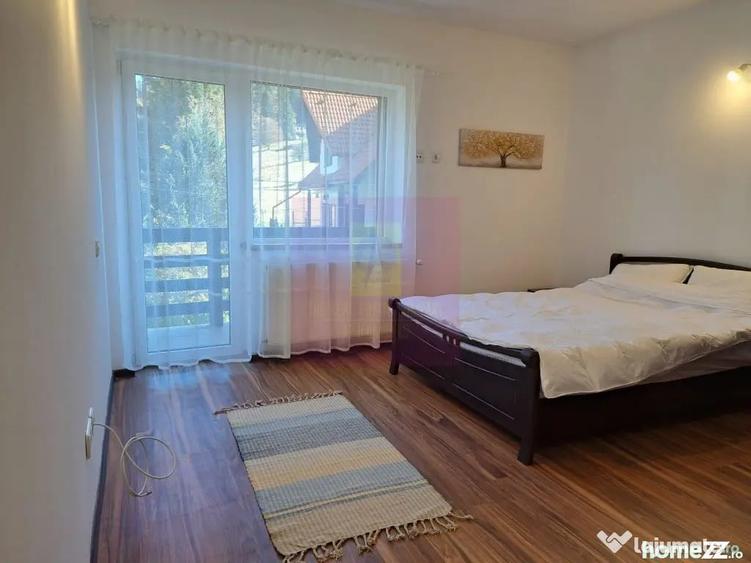Casă cu 7 camere cu Teren 248 Mp în Piatra Arsă