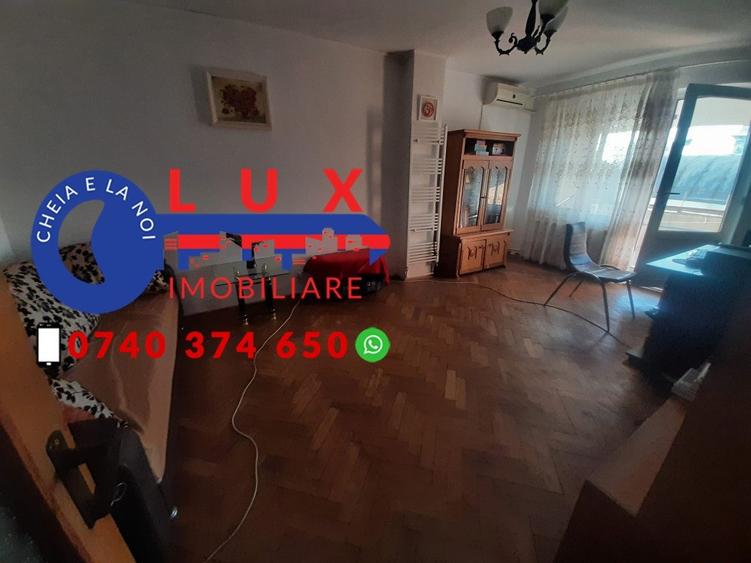 Apartament cu 3 camere decomandat în Piața Nouă