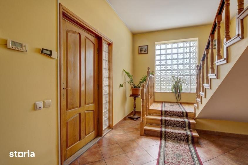 Casă cu 6 camere cu Teren 1576 Mp în Dobroești