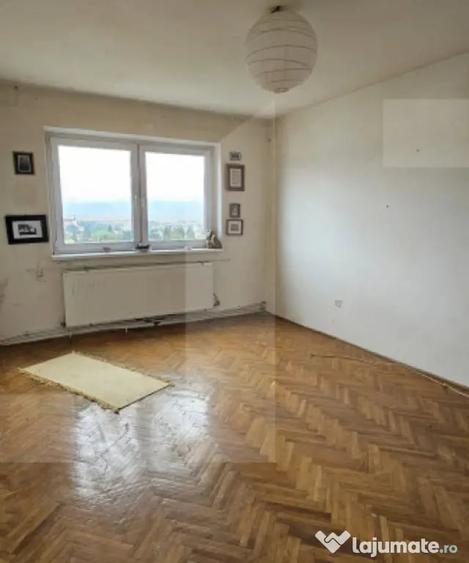 Apartament cu 3 camere decomandat în Spitalului