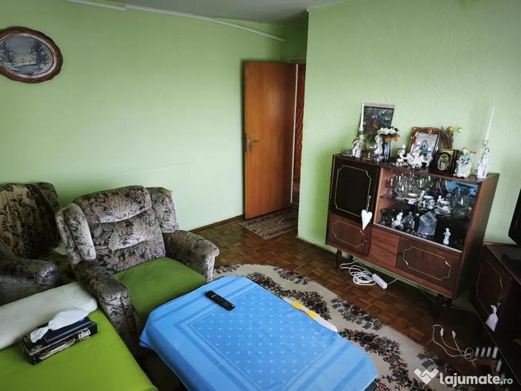 Apartament cu 3 camere decomandat în Exterior Vest