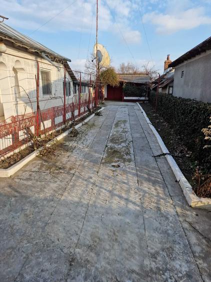 Casă cu 4 camere cu Teren 150 Mp în Central